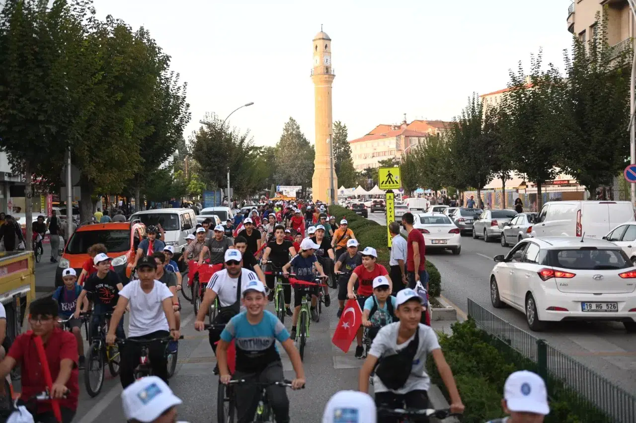 Çorum’da Hediyeli Bisiklet Turu