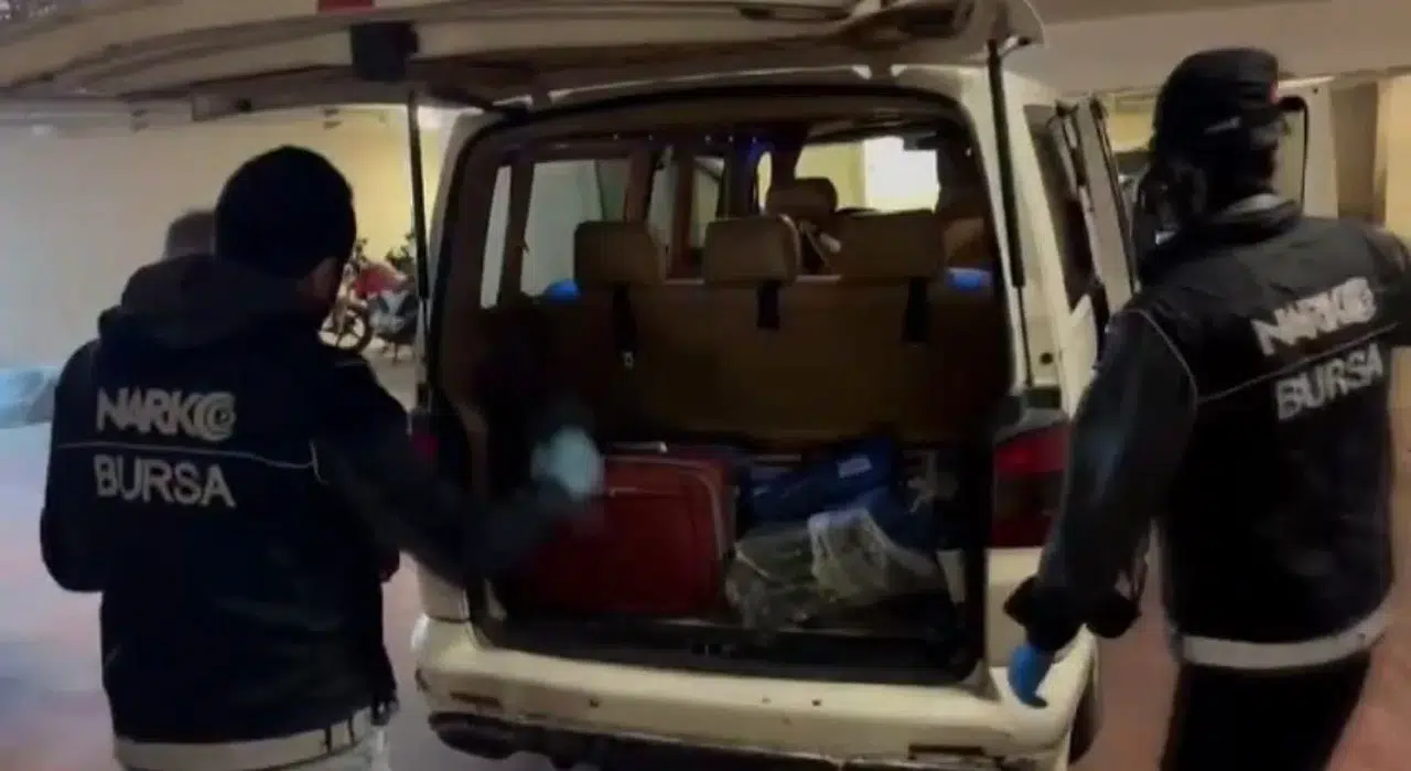 Bursa’da Tarihi Uyuşturucu Operasyonu...binlerce Kişiyi Zehirlenmekten Kurtardılar