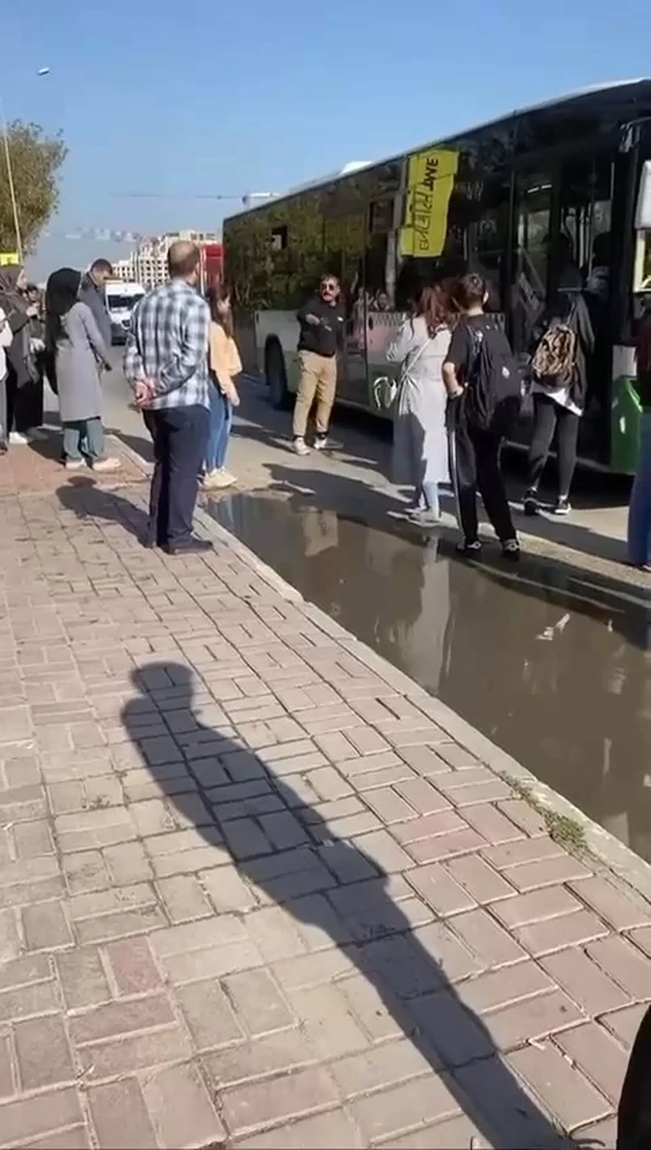 Bursa’da Yolcuyla Tartışan Belediye Otobüs Sürücüsü İnat Edip Gitmedi