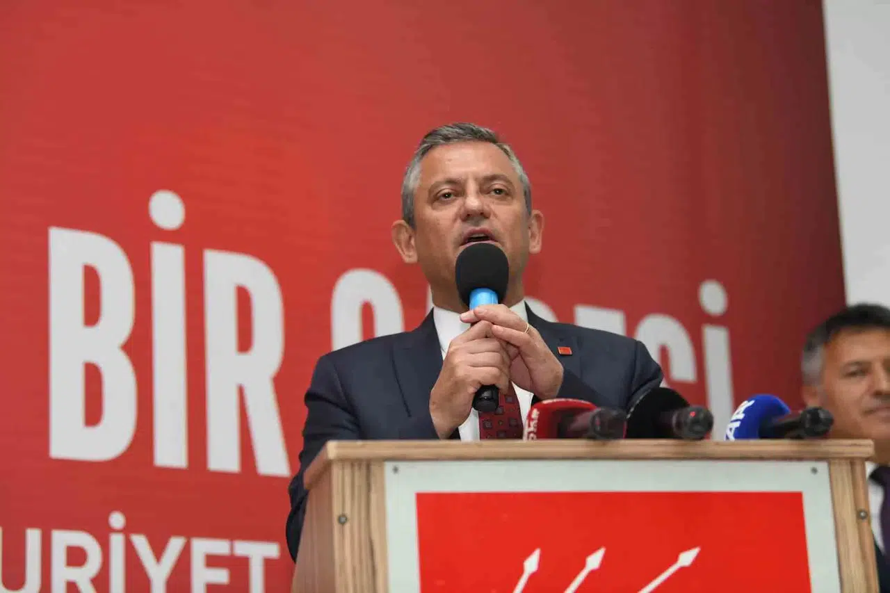 CHP Genel Başkanı Özgür Özel, Esenyurt’ta Üye İştirak Merasimine Katıldı