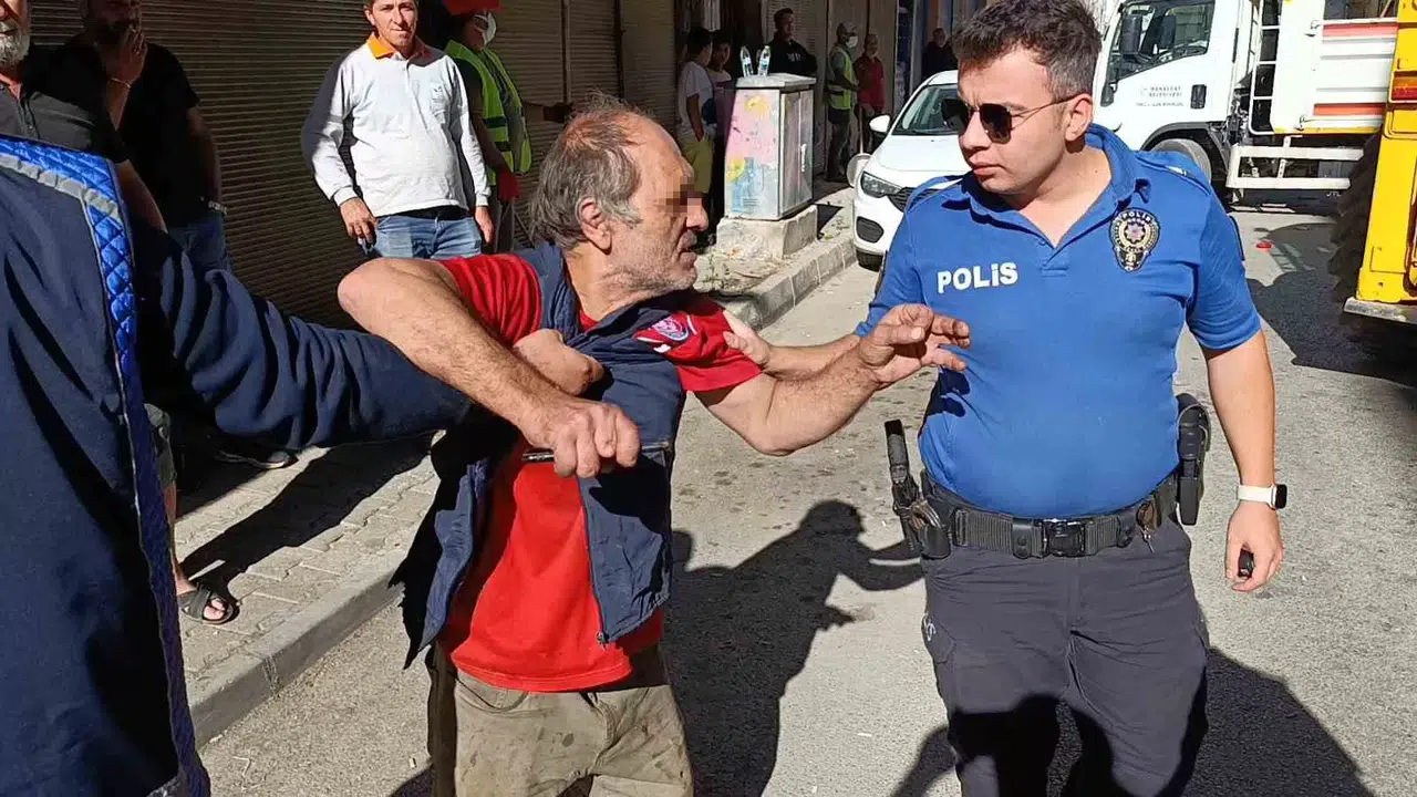 Çöp Konuttan 10 Kamyon Çöp Çıktı