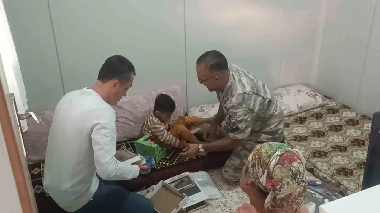 Depremzede Serebral Palsili Bekir’in ’Mercedes’ini Asker Ağabeyleri Armağan Etti