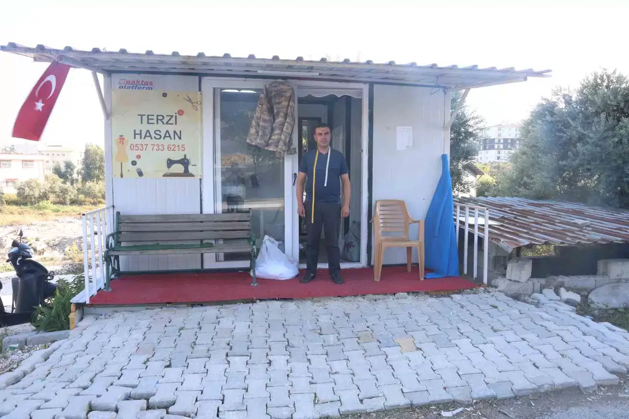 Depremzede Terzi, Hayat Gayretini Konteyner İş Yerinde 5 Çocuğunun Geleceği İçin Sürdürüyor