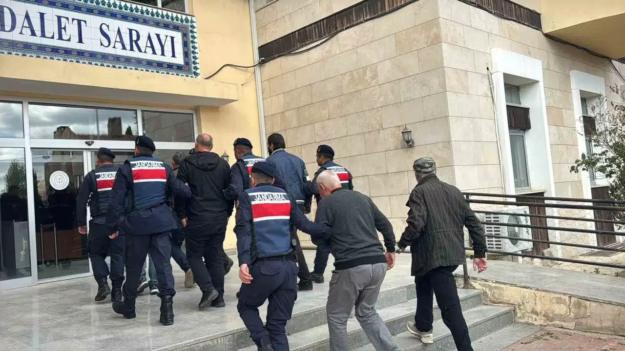 Emet’te Sit Alanında Kaçak Hafriyat Yapan 8 Şahıstan 2’si Tutuklandı