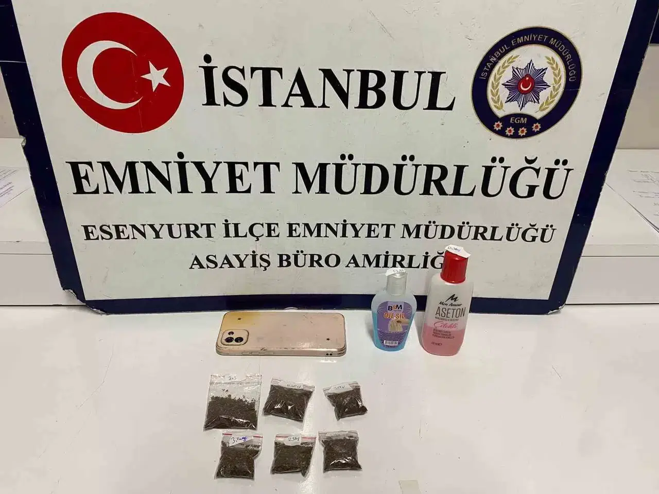 Esenyurt’ta Uyuşturucu Alışverişi Yapan 2 Kuşkulu Yakalandı