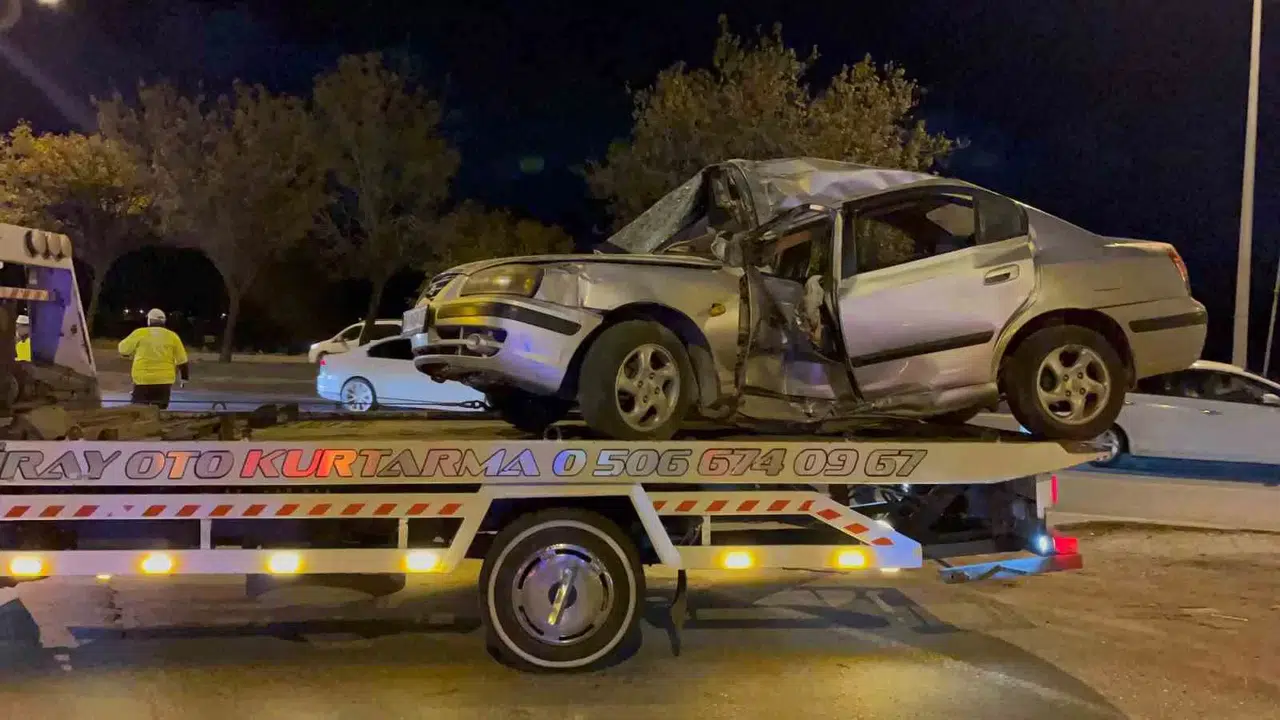 Eskişehir’de Feci Kaza: İki Araba Çarpıştı, 1’i Ağır 4 Kişi Yaralandı