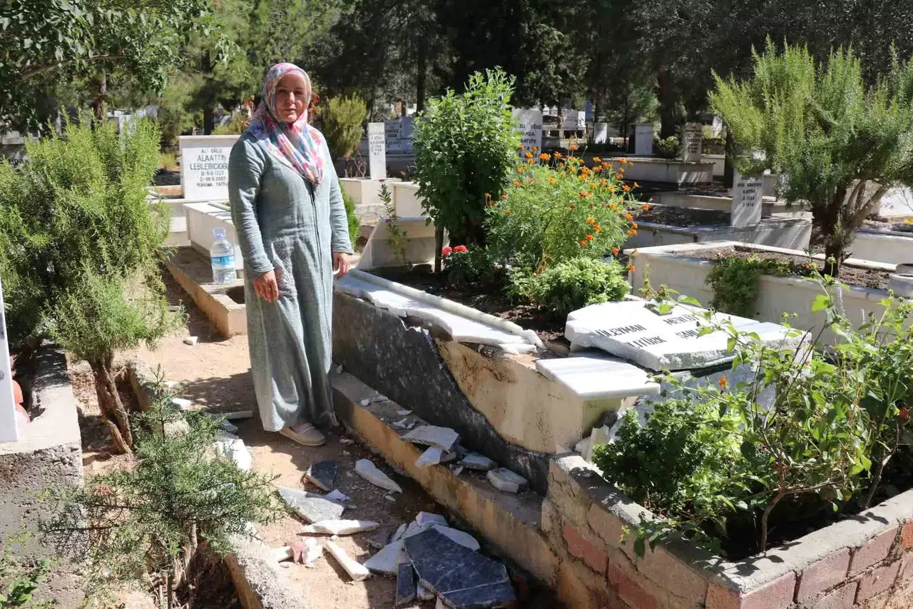 Evlilik Tekliflerini Reddeden Bayandan Enteresan Tez: "Görücüler Kocamın Mezarına Ziyan Vermiş Olabilir"