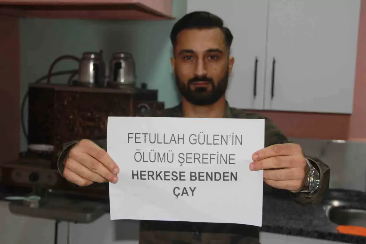 FETÖ Elebaşının Vefatına Sevinen Esnaf Çayları Fiyatsız Dağıttı