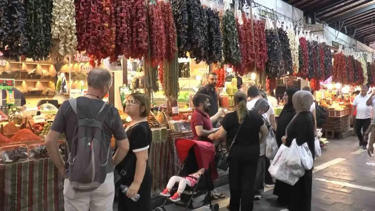 Gaziantep’te Kışlık Lezzetler Tezgahlardaki Yerini Aldı