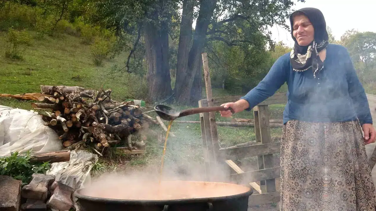 Giresun’da Bayanlar Yazın Bolluğunu Kışa Taşıyor