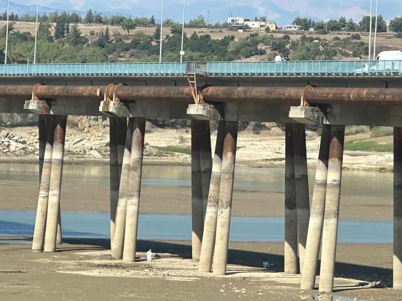 Gölde El Bombası Çıktı