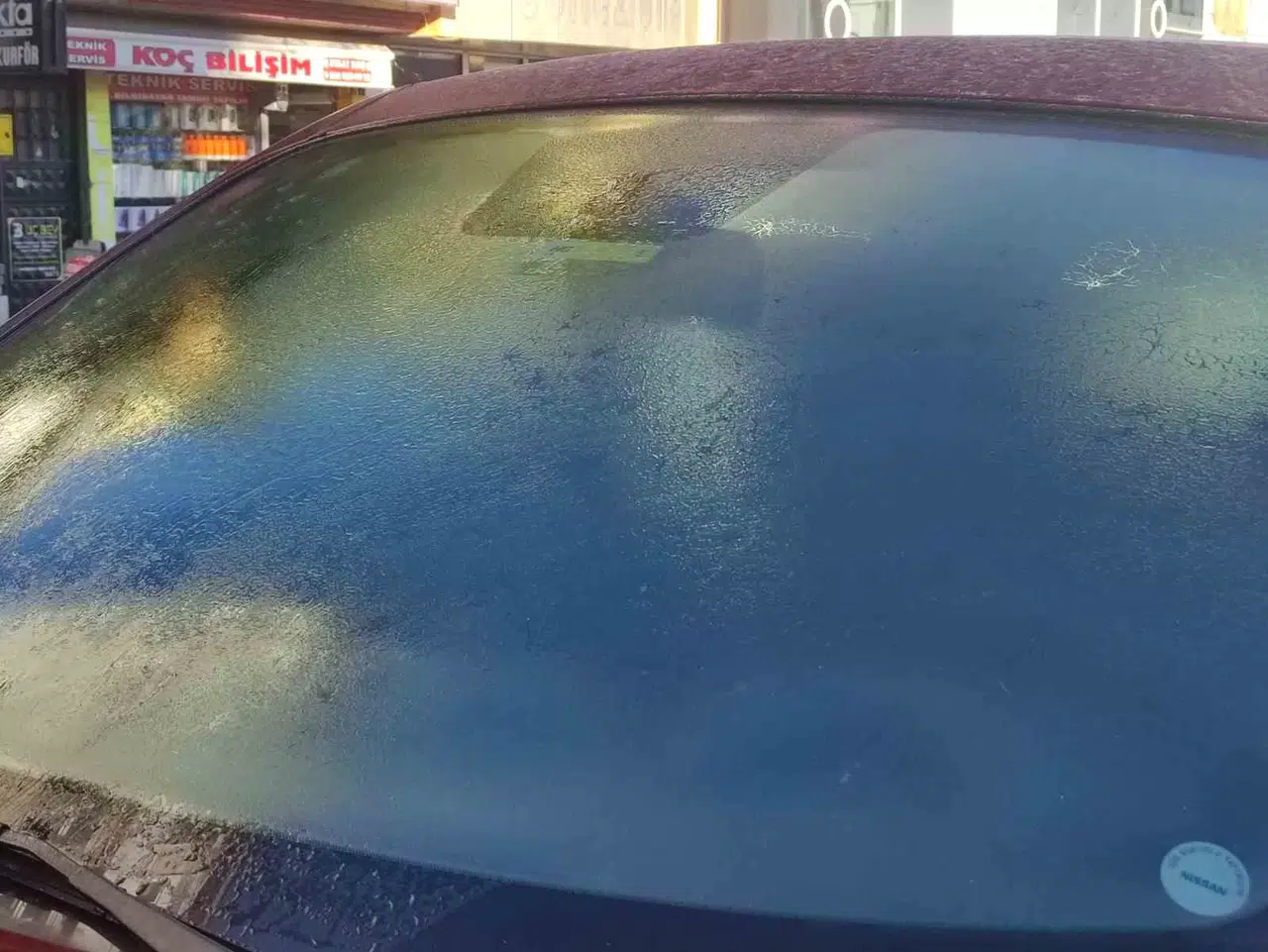 Göle’de Hava Sıcaklığı Eksi 6’ya Düştü, Araç Camları Buz Tuttu