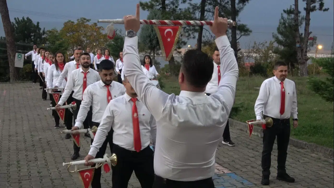 Halk Bandosu Birinci Gösterisini Fener Alayı’nda Sergiledi