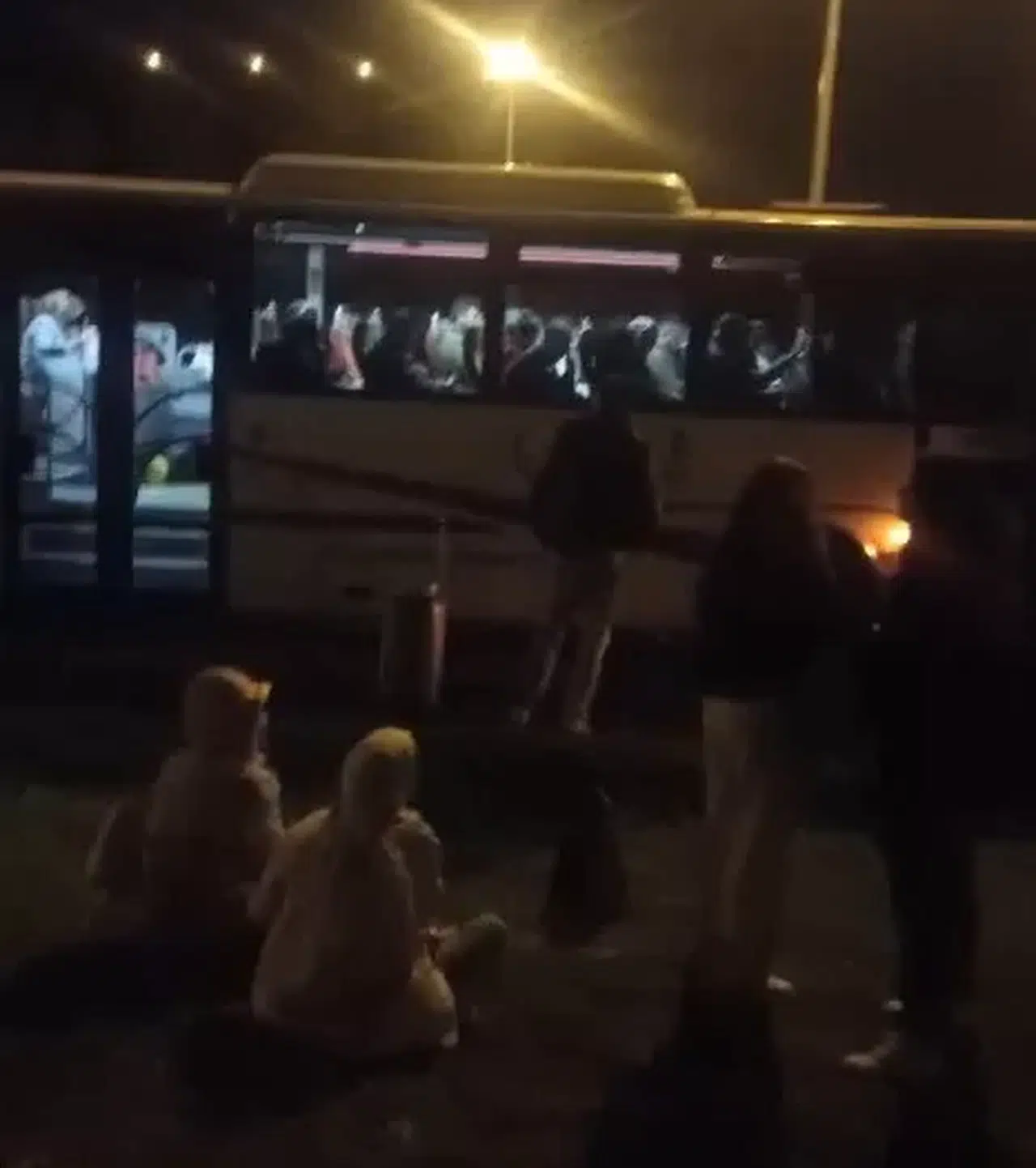 Halk Otobüsü Fazla Yolcu Alınca İstikrarı Bozulup Devrilme Tehlikesi Geçirdi