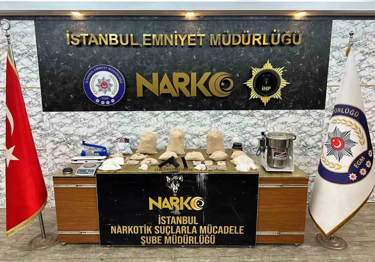İstanbul’da 21 Kilogram Uyuşturucu Ele Geçirildi: Uyuşturucuyu Araba Lastiğine ve Aracın Bagaj Kısmına Zulalamışlar