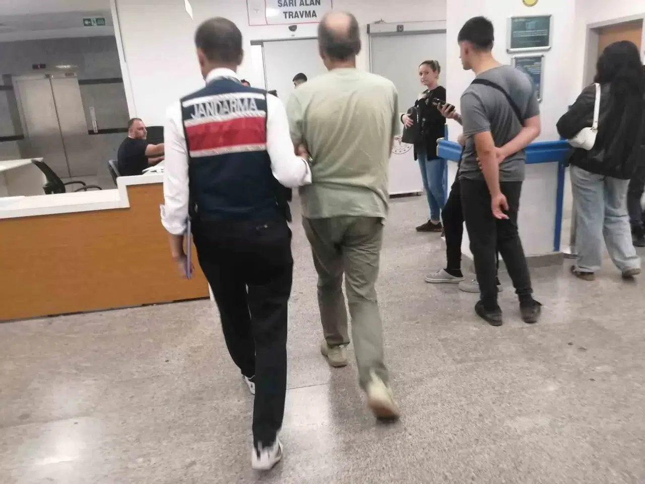 Jandarmayı Görünce Araçtan Atladı, Terör Örgütü Üyesi Olduğu Ortaya Çıktı