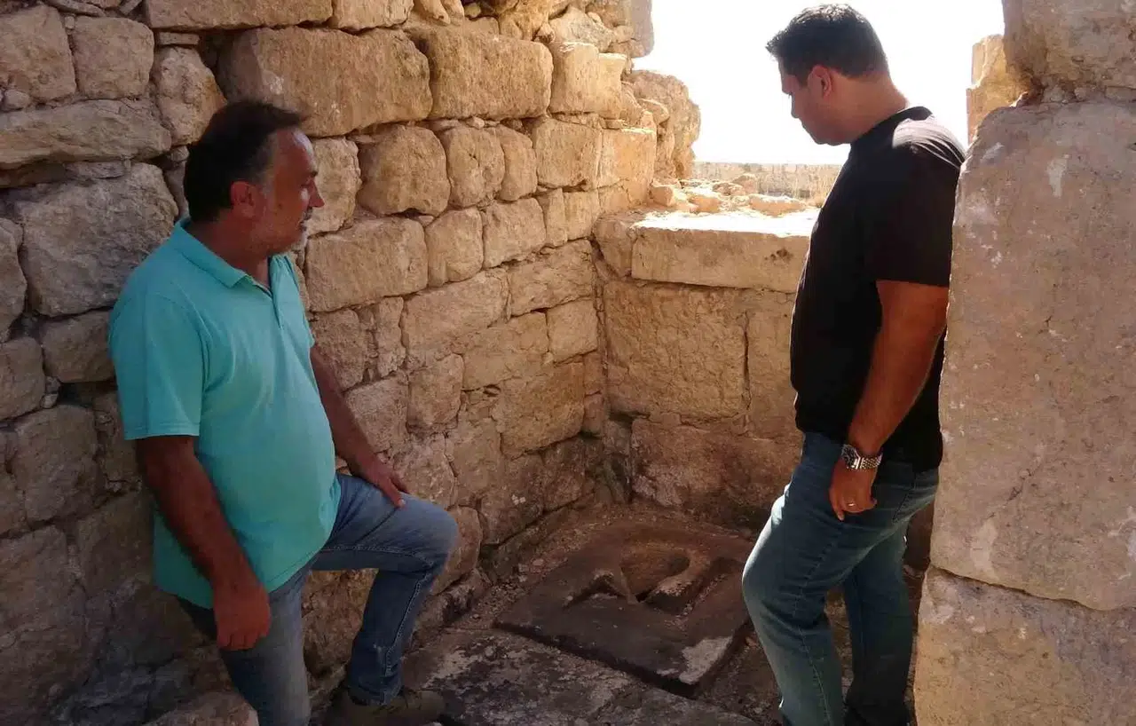 Kale Kazılarında Ömür Alanları Ortaya Çıkıyor: Surlarda 700 Yıllık Tuvalet Bulundu