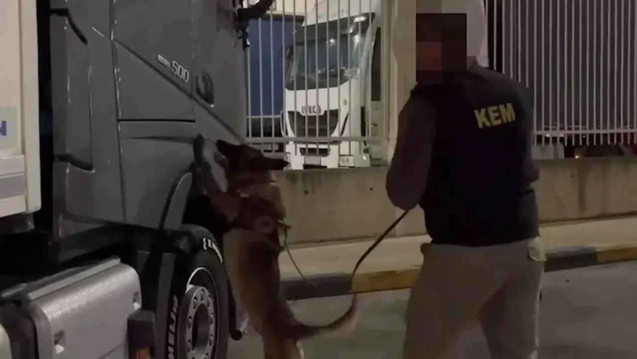 Kapıkule’de Tır Kabinindeki Yatağın Altına Gizlenen Bavuldan 12 Kilo Kokain Çıktı