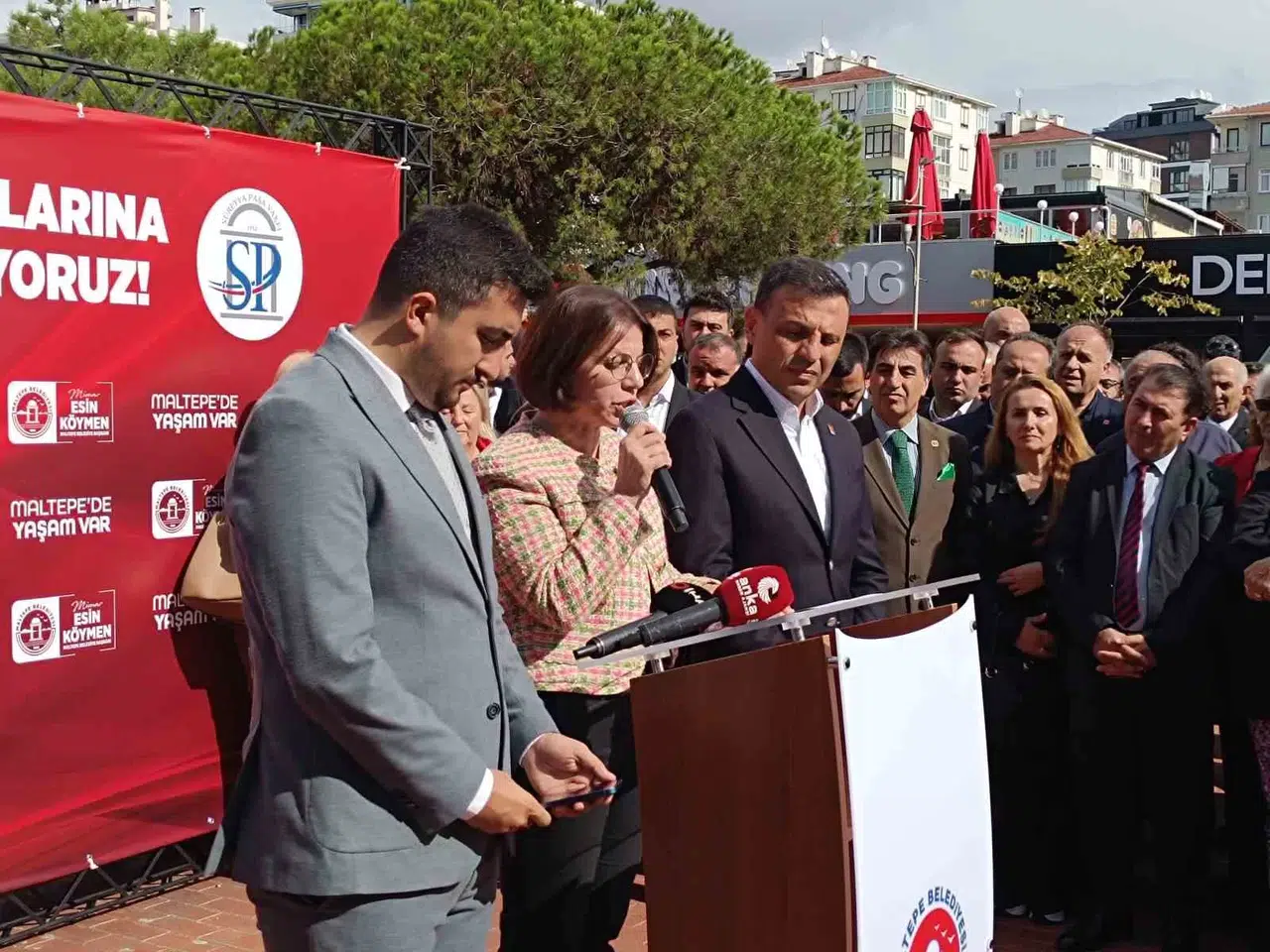 Lider Esin Köymen, Süreyya Paşa Vakfı’na İlişkin Olan Alışveriş Alanıyla İlgili Basına Açıklamada Bulundu