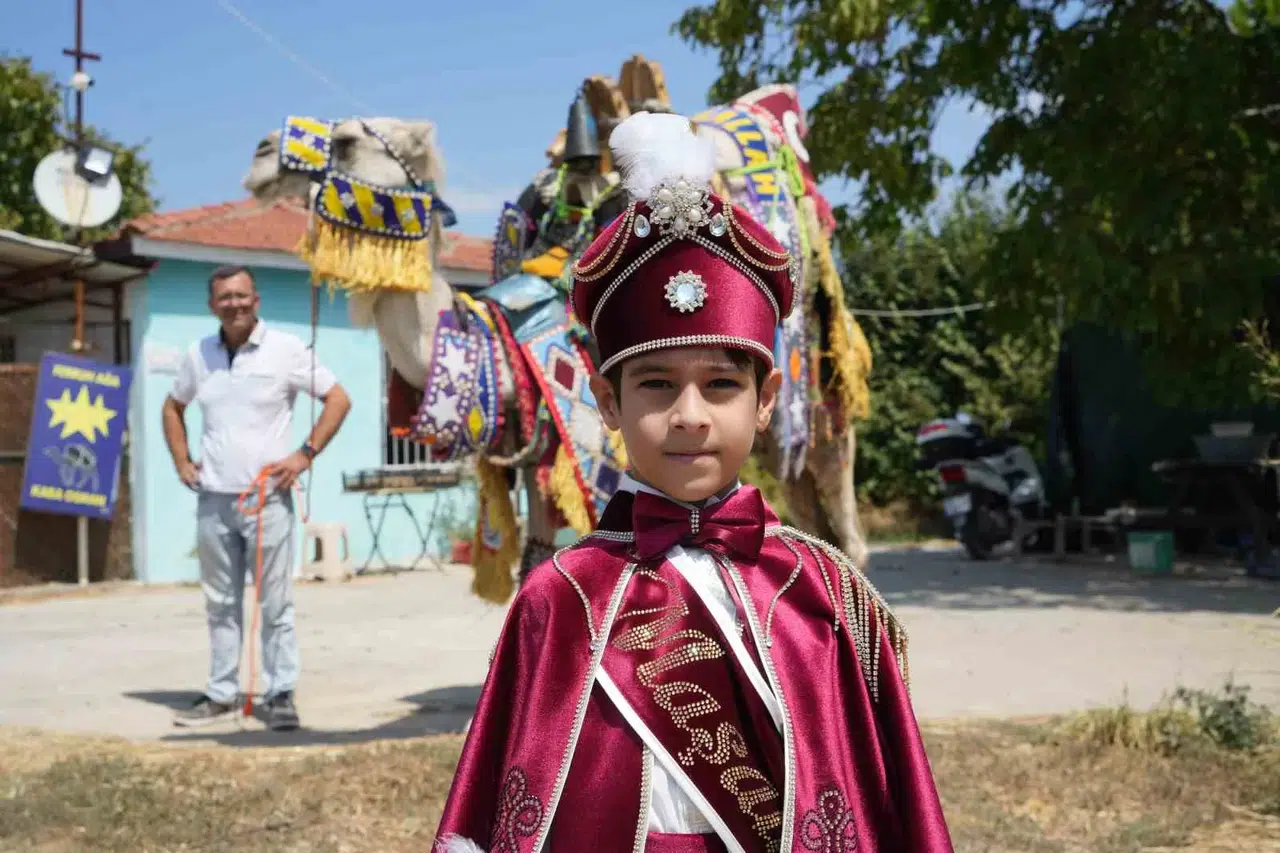 Milyonluk Lüks Otomobil ile Değil Milyonluk Güreş Devesi ile Sünnet Konvoyu