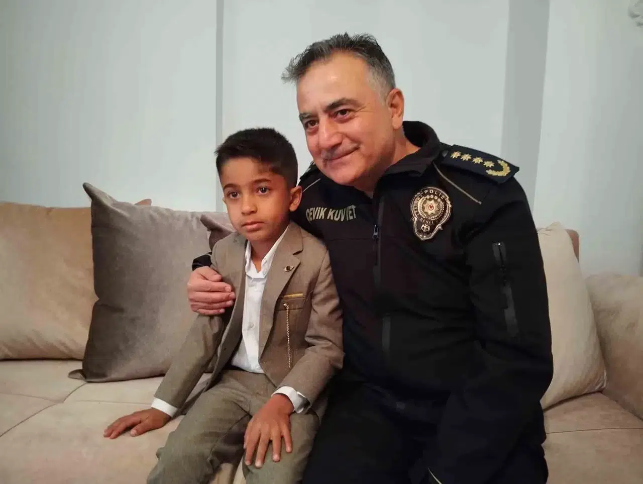 Minik Yiğit Eymen’in İstiklal Marşı Hassaslığına Emniyet Müdürü Orhan Duyarsız Kalmadı