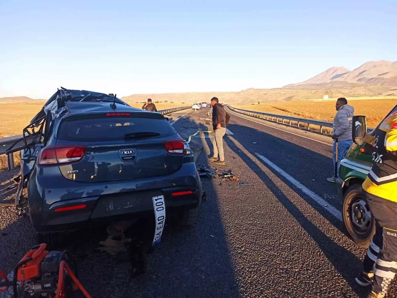 Niğde’de Yolcu Otobüsü ile Araba Çarpıştı: 1 Meyyit, 3 Yaralı
