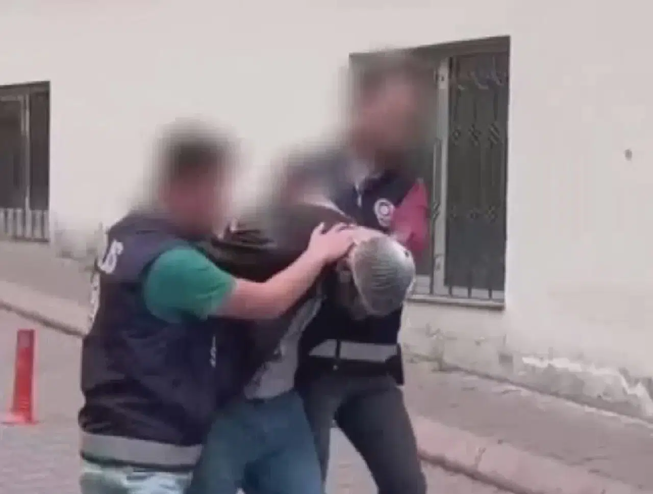 Öz Kızını Öldüren ve 38 Hata Kaydı Bulunan Baba Hakim Karşısında