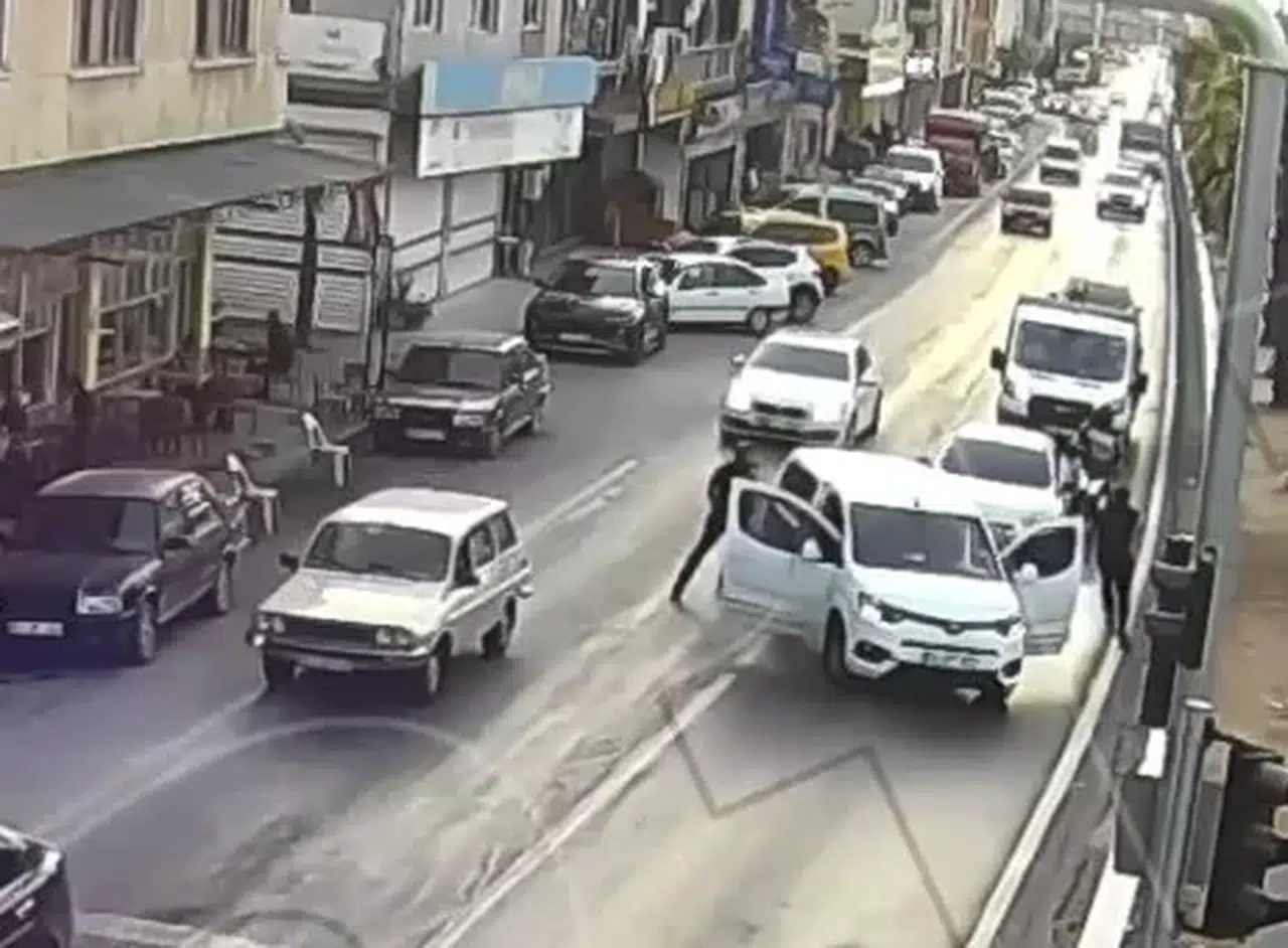 Polis Önünü Kesti, 29 Hata Kaydı Bulunan Şahsı Yakaladı