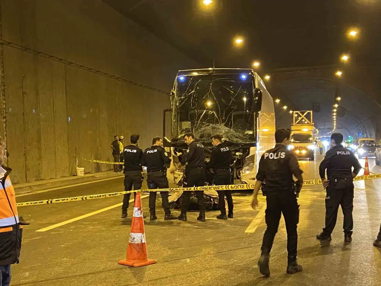 Sultangazi Cebeci Tüneli’nde 2 Motosikletlinin Karşıt Tarafta Yaptığı Yarış Vefatla Son Buldu: 1 Meyyit, 3 Yaralı