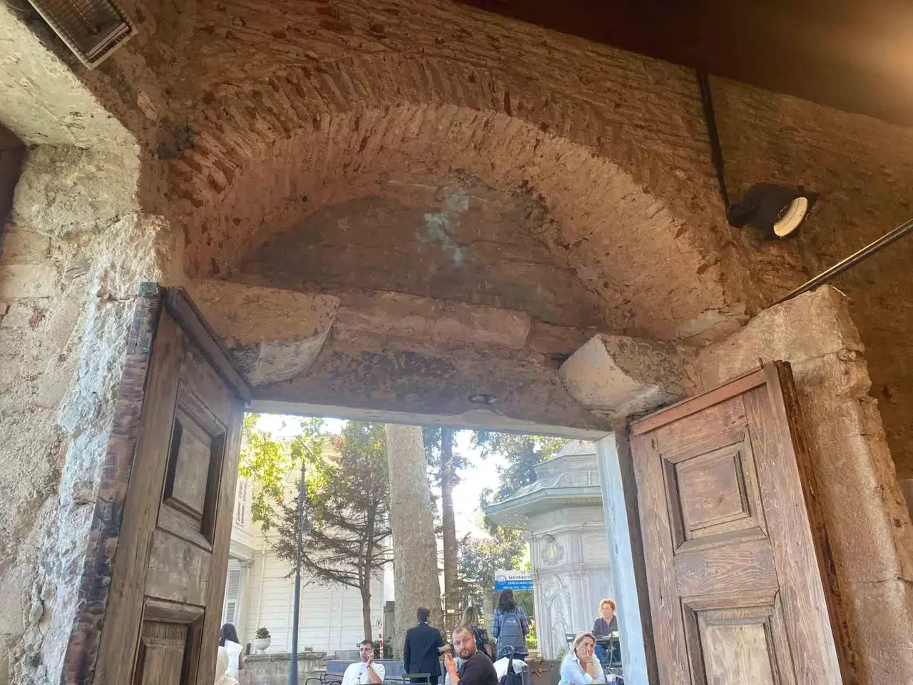 Tarihi Emirgan Muvakkithanesi Zincir Bir Kahveciye Kiralandı
