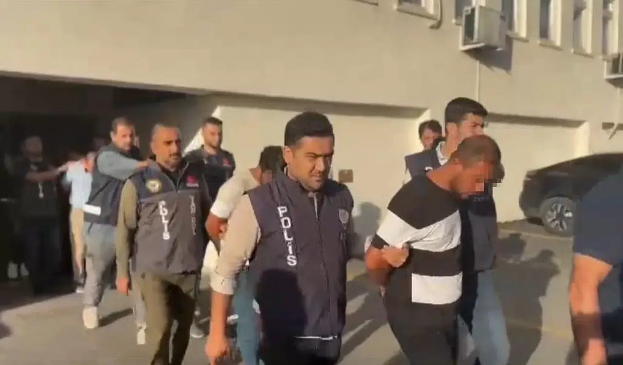 Tuzağa Düşürdükleri Şahısları “Adınız Terör Soruşturmasında Geçiyor” Diyerek Dolandırdılar
