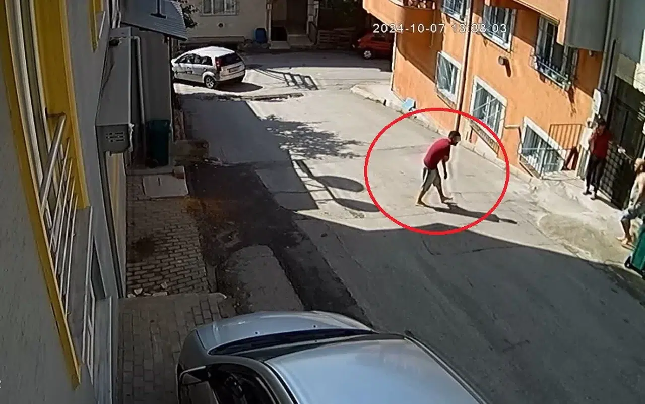 Uyuşturucu Kullanan 2 Arkadaş Birbirlerini Bıçakladı: Arbede Sonrası Kamerada