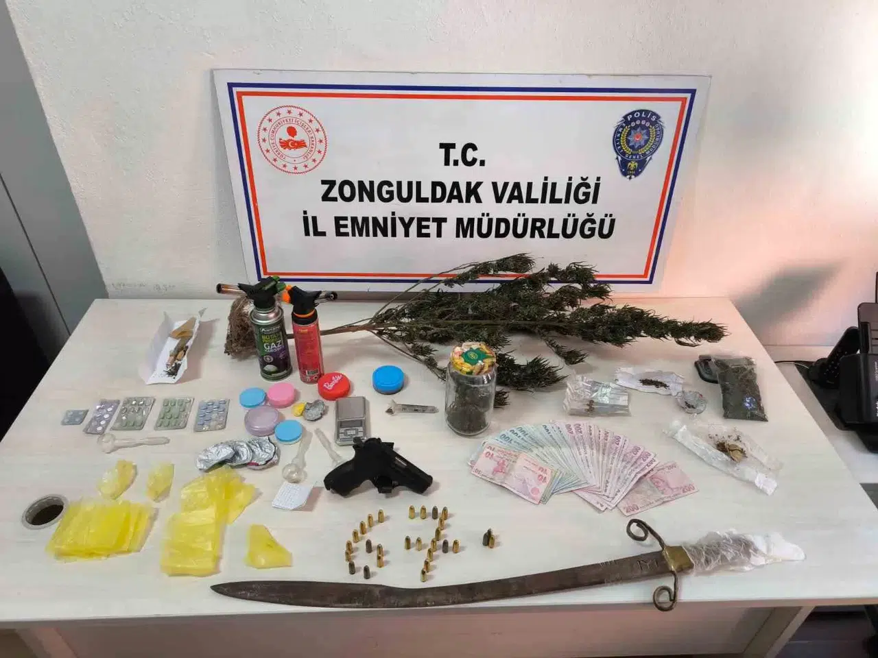 Uyuşturucu Operasyonunda 18 Kuşkulu Yakalandı