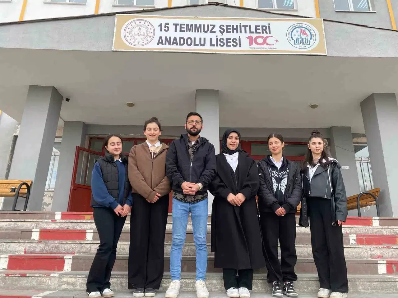 Vanlı Öğrenciler Filistin’e Takviye İçin Klip Çekti