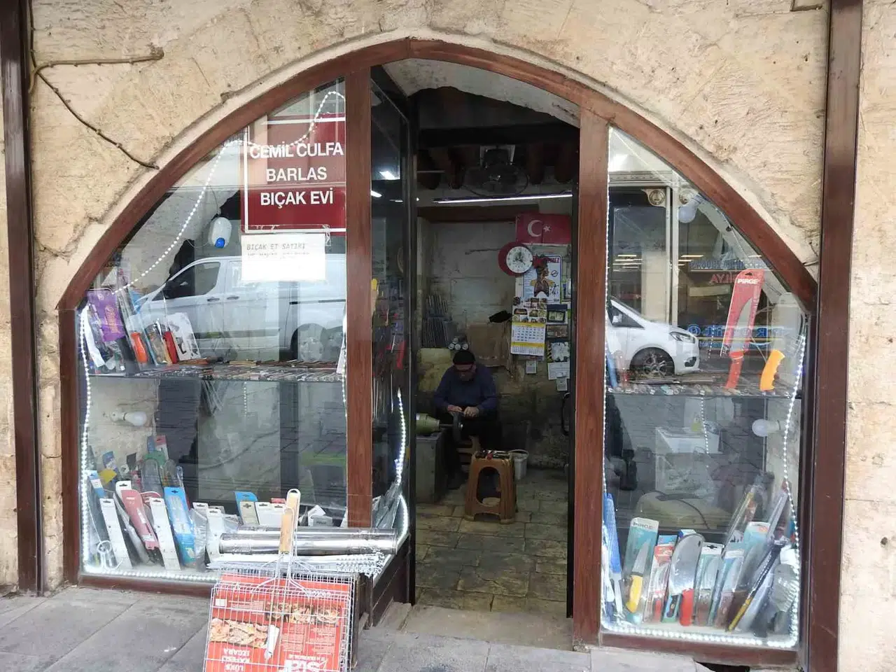 75 Yaşındaki Bıçak Ustası 65 Yıldır Mesleğini Severek Yapıyor