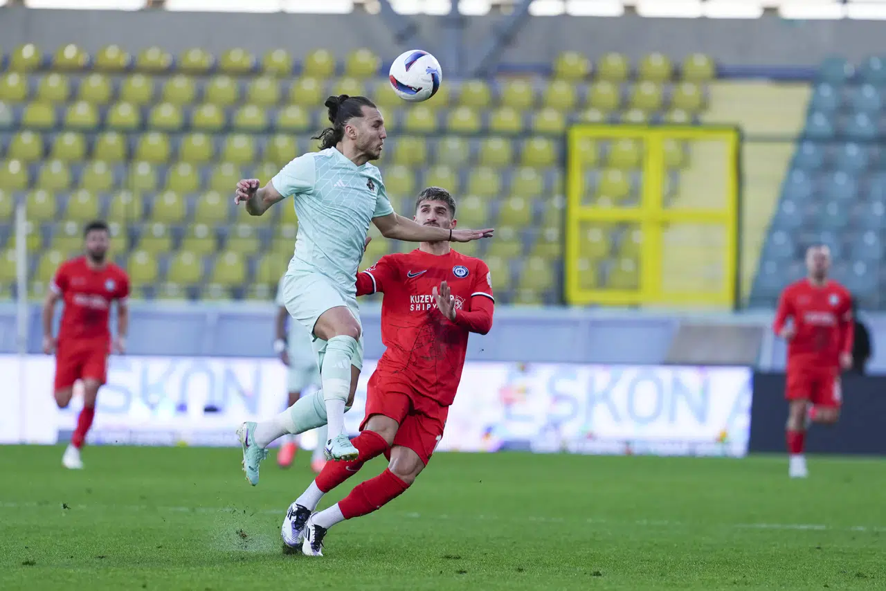 90 Saniyede Herkesin Ayağına Değdi, Gol Oldu