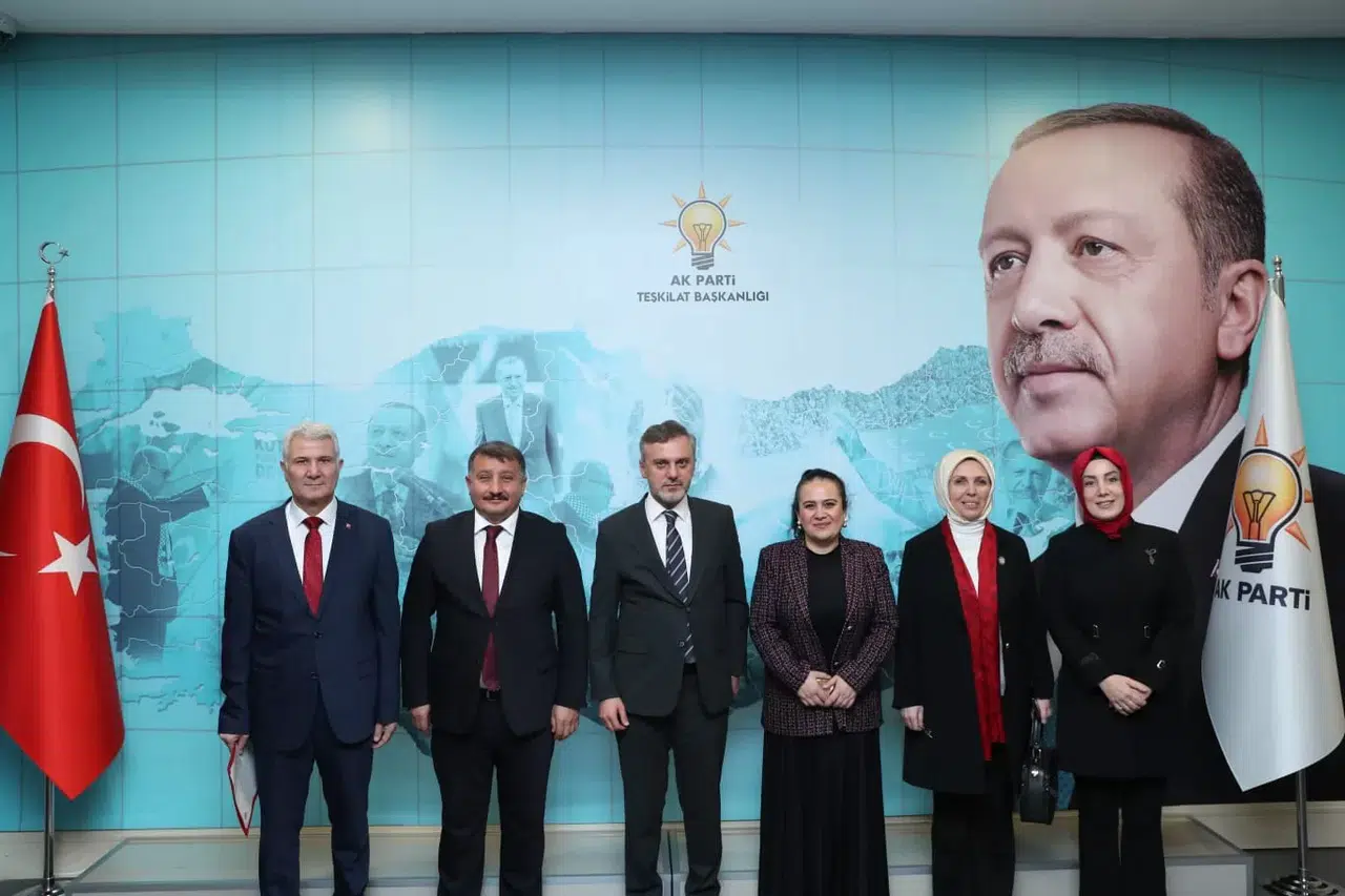 AK Parti’ye İki Atama Birden