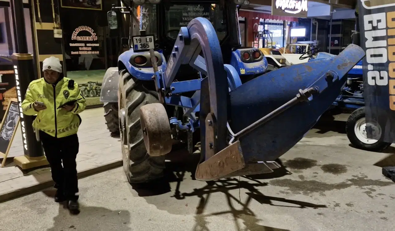 Bisikletiyle Traktöre Çarpıp Yaralandı