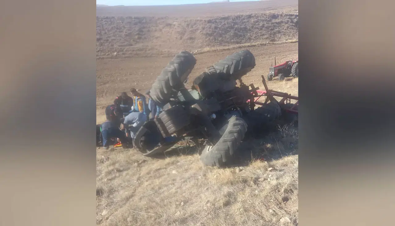 Devrilen Traktörün Sürücüsü Yaralandı