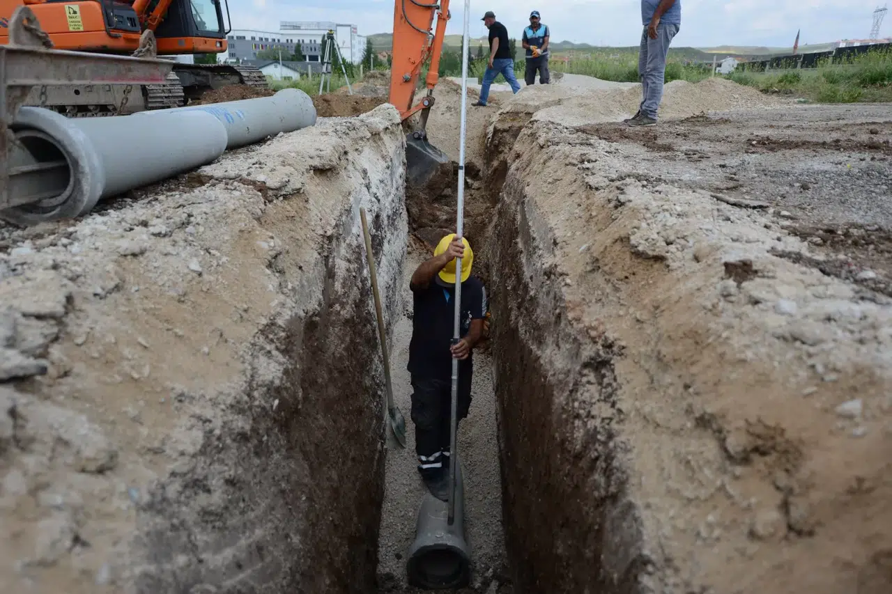 Dört Farklı Yerde Alt Yapı Çalışması Var