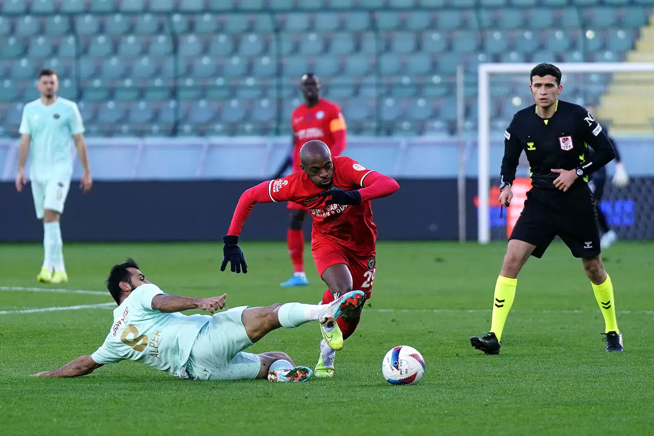 Esenler Erokspor-Çorum FK Maçı En Az İzlenen Maç Oldu