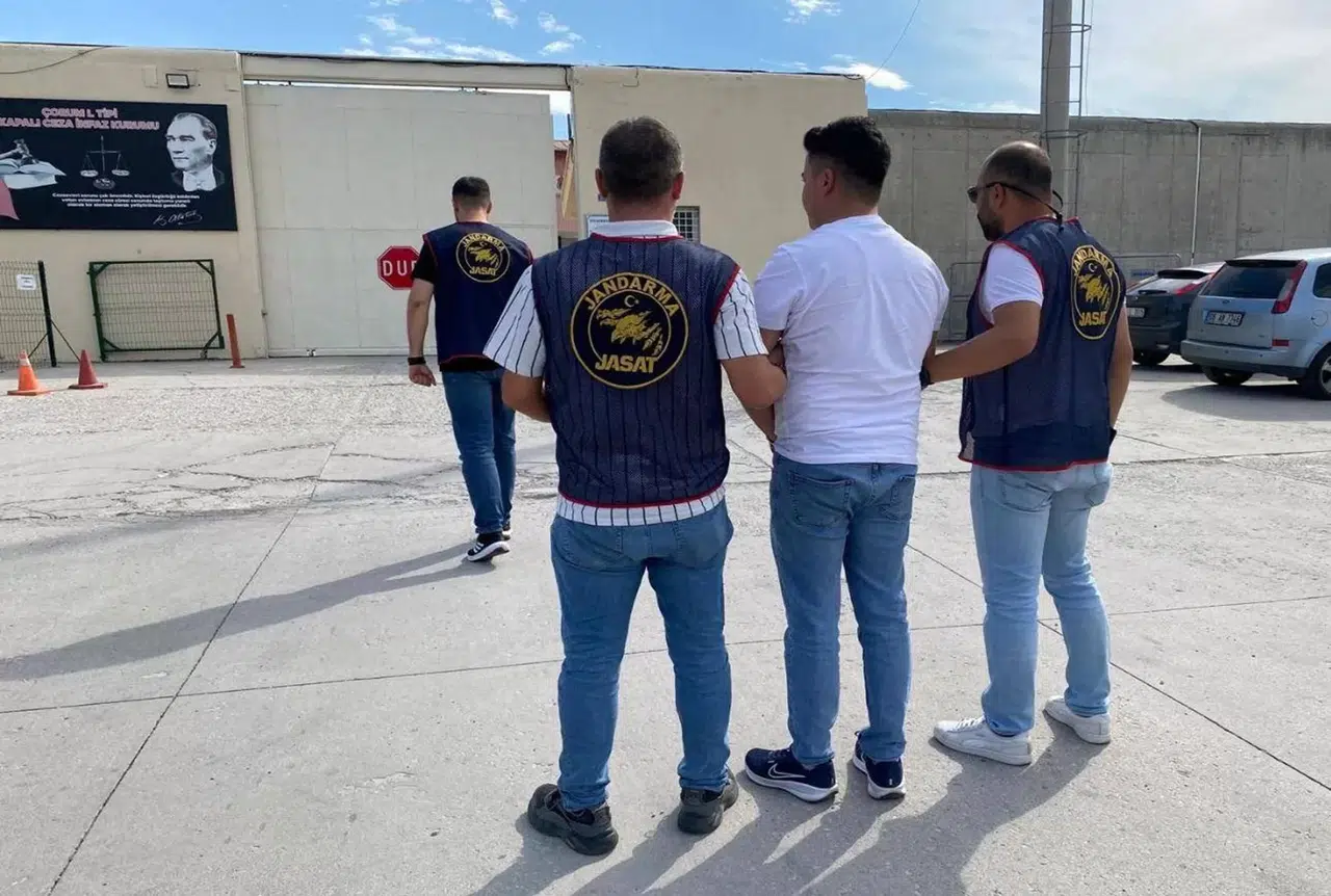 Jandarmadan Kaçış Yok: 166 Aranan Şahıs Yakalandı
