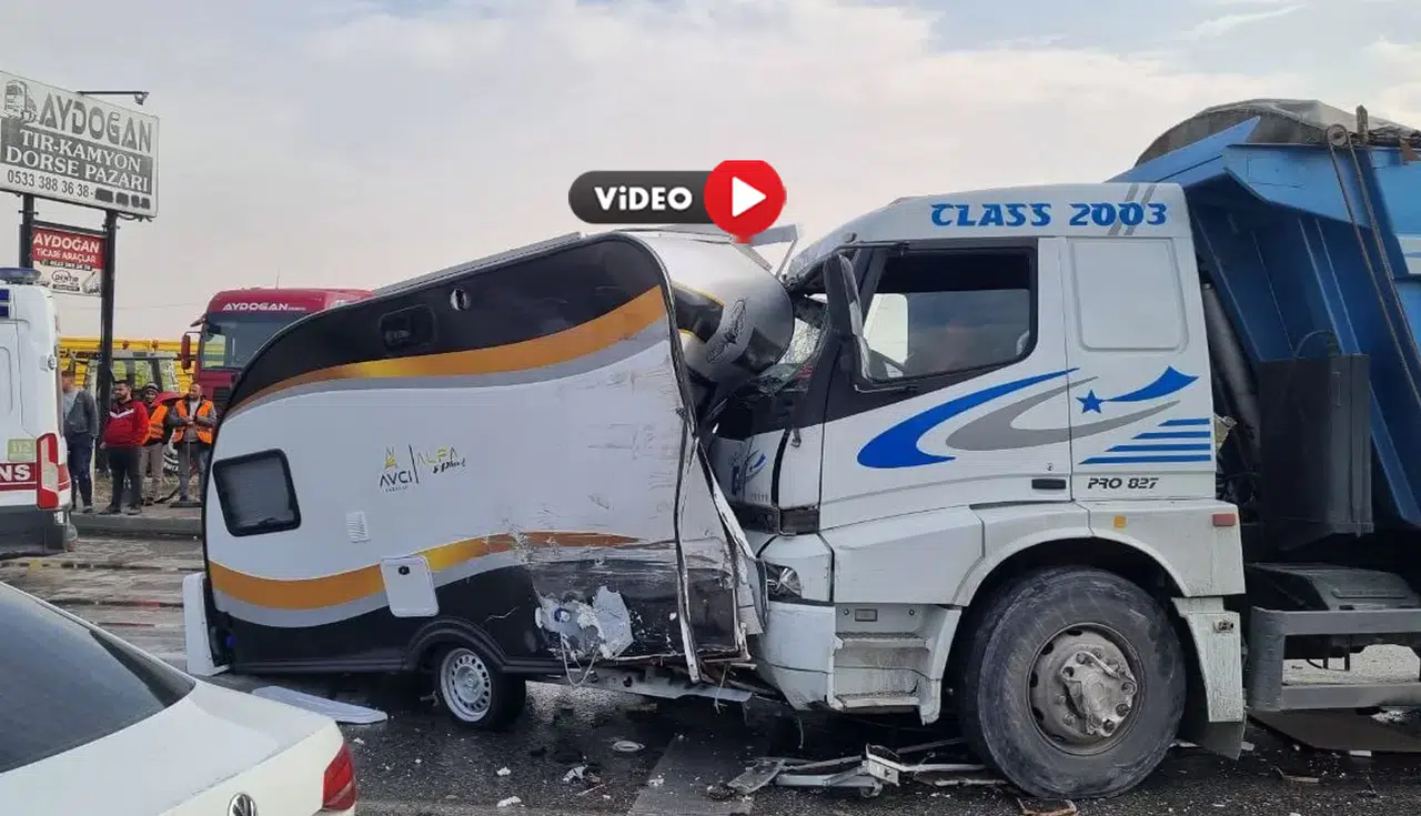 Kamyon, Kırmızı Işıkta Bekleyen Araçlara Çarptı