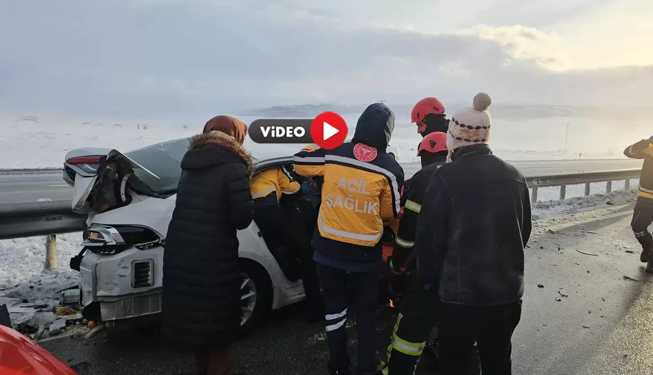 Kar Zincirleme Kaza Getirdi: 10 Yaralı