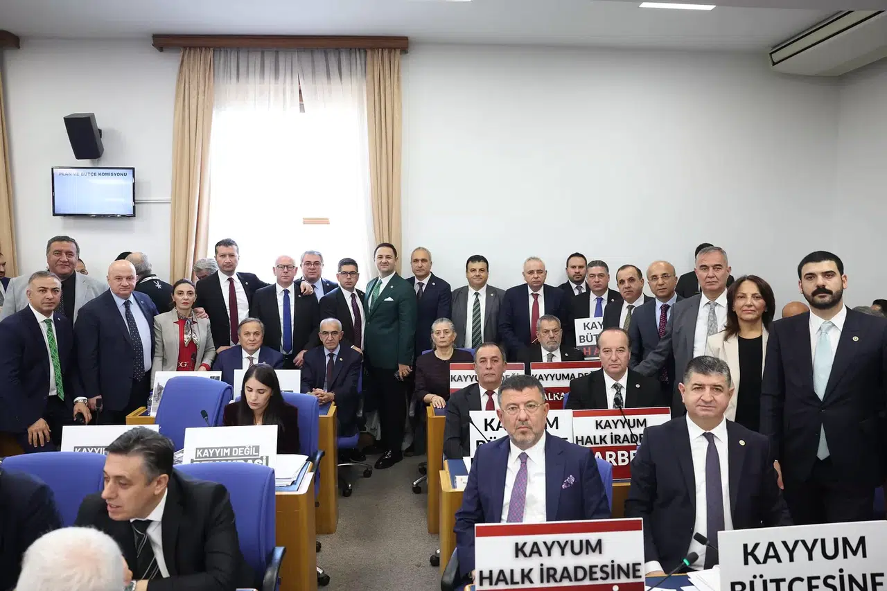 Kayyum Atamalarına Tepki Gösterdi