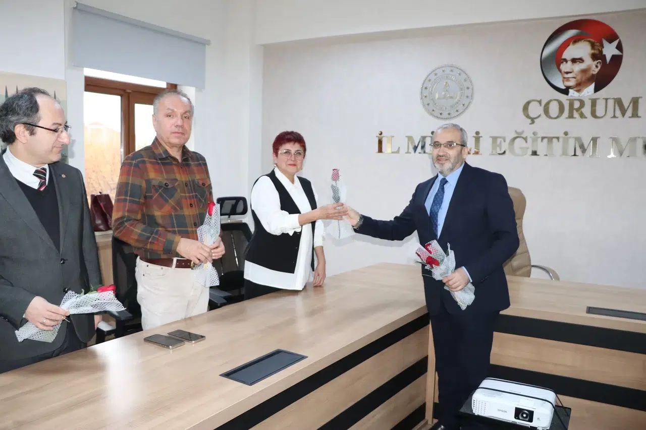 Müdürlükte Görev Yapan Öğretmenleri Unutmadı