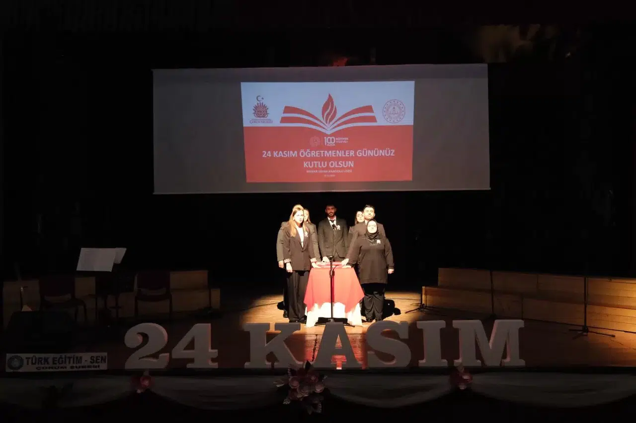 Öğretmenler Günü’ne Coşkulu Kutlama