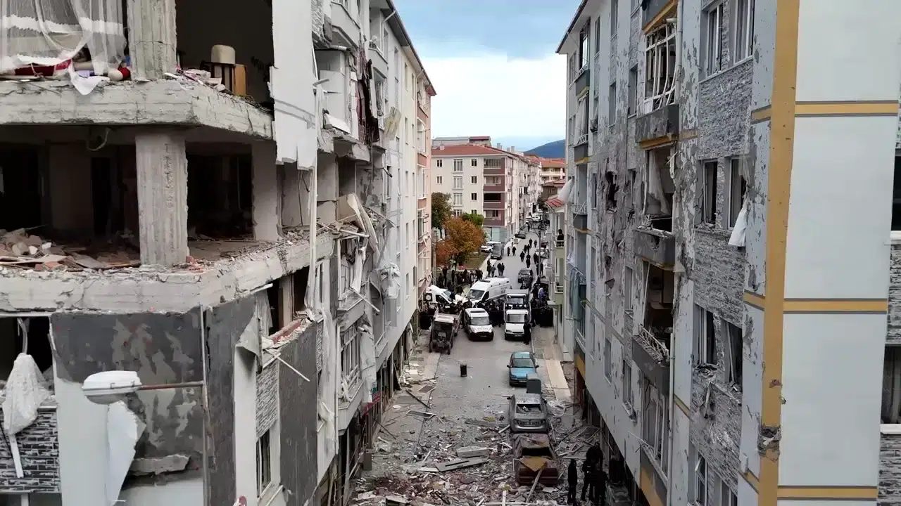 Patlamadan Etkilenenlerden 2 Ay Ücret Alınmayacak