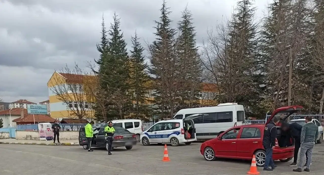 Şok Uygulamalarda Aranan 9 Kişi Yakalandı