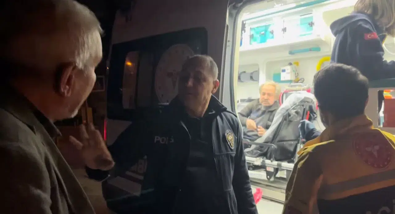 Açık Bırakılan Rögara Düştü, Yanındaki Arkadaşı Dakikalar Sonra Fark Etti